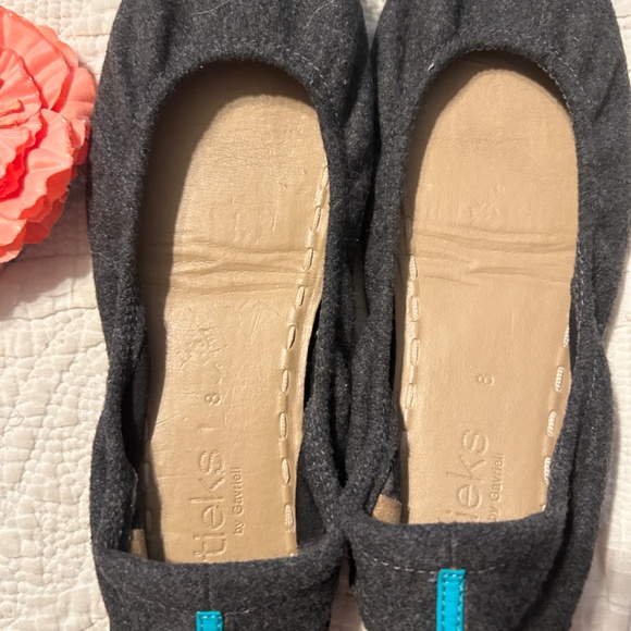 Size 8 Greystone tieks, tieks bag, notebook & flower - Picture 4 of 9